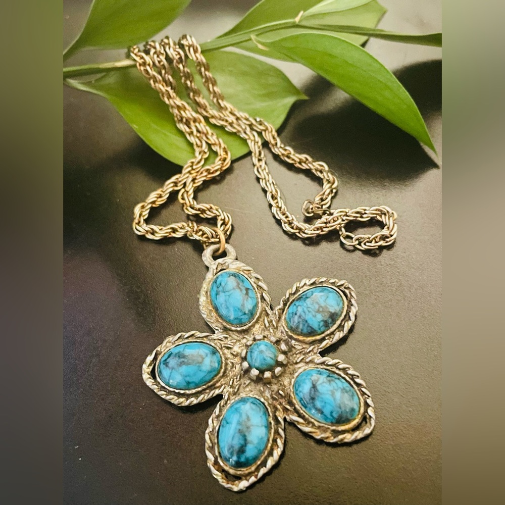 Vintage Silver and Turquoise Flower Pendant Necklace - Picture 2 of 10